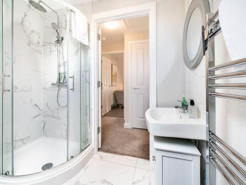 Apartment Stunning Free Parking Great Location
