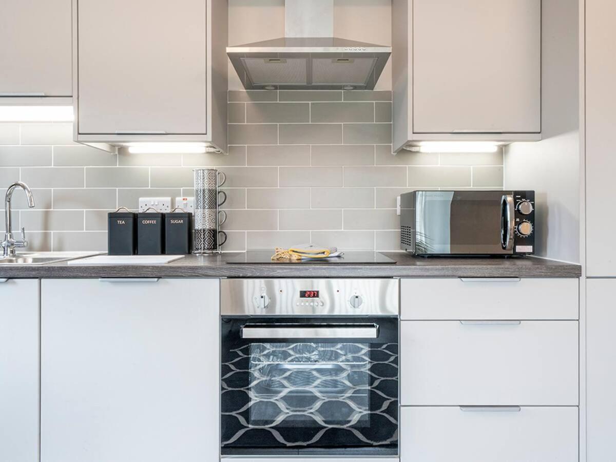 Apartment Stunning Free Parking Great Location *